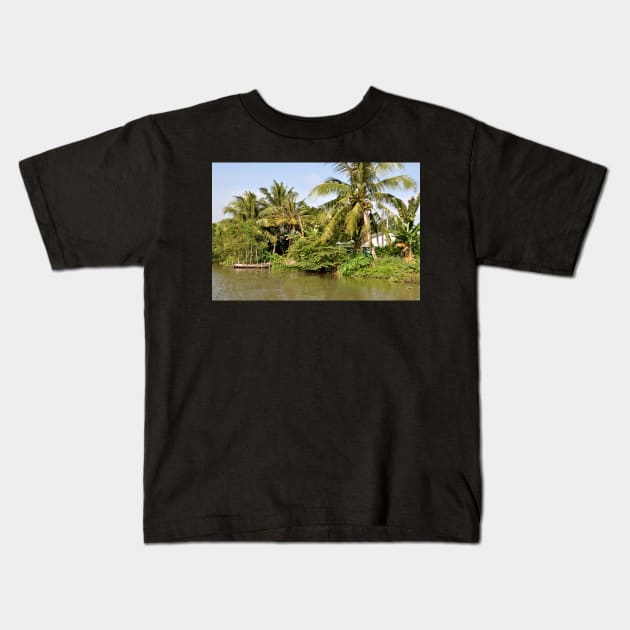 Vietnam - Paysage sur le Mékong Kids T-Shirt by franck380